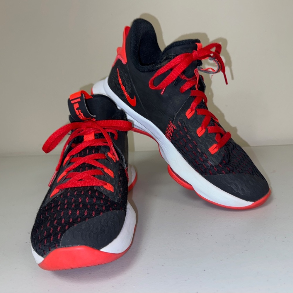 NIKE Lebron Sneakers Witness V Running Shoe Mens 9 Black Red Crimson University - Picture 3 of 10